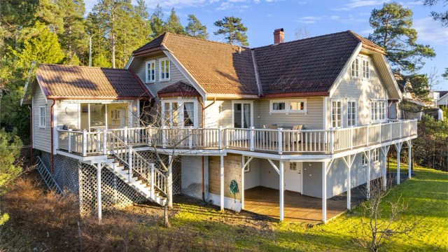 Stor veranda med fantastisk utsikt.