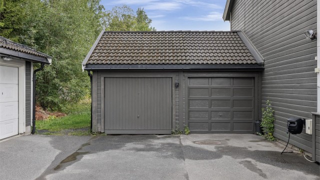 Garasjeplass i egen garasje på 16 m² med mulighet for å etablere elbillading.
