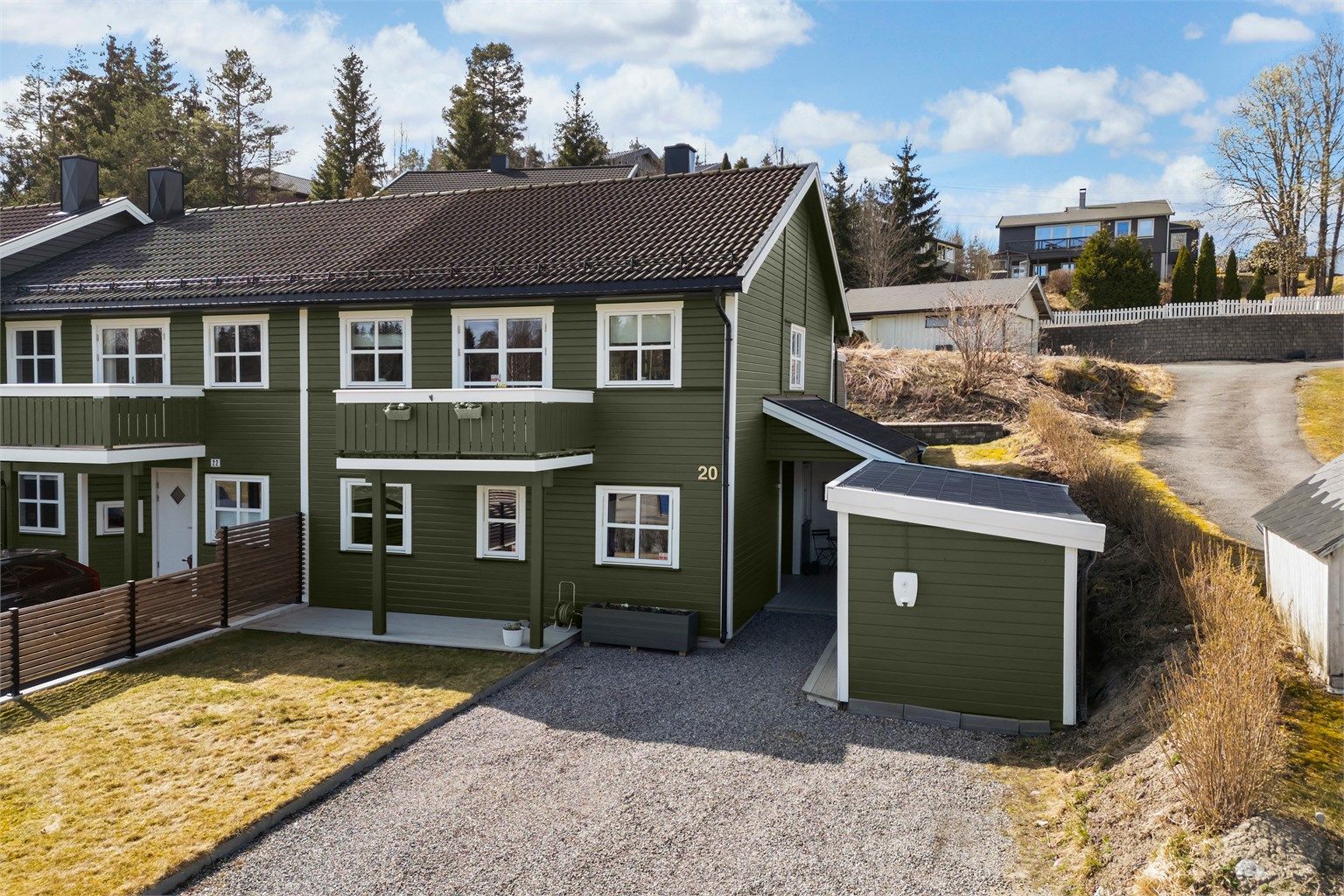 Velkommen til Gjøstigen 20! - Enderekkehus med flere fine uteplasser 