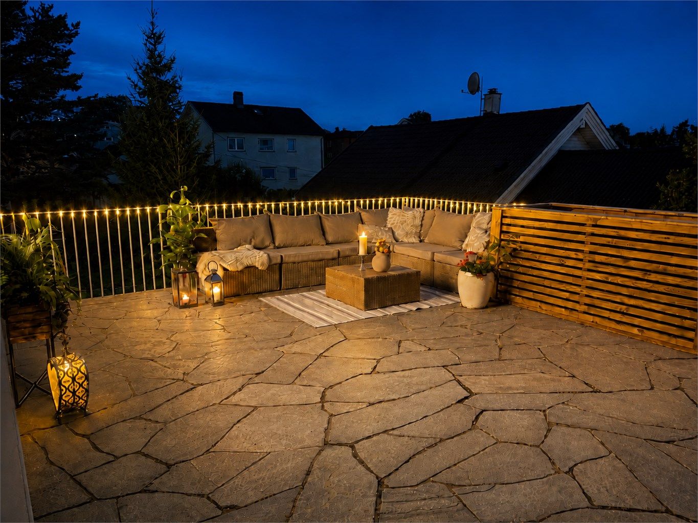 Her får du en lun og innbydende terrasse som blir en naturlig forlengelse av boligen.