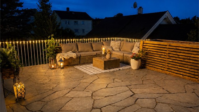 Her får du en lun og innbydende terrasse som blir en naturlig forlengelse av boligen.