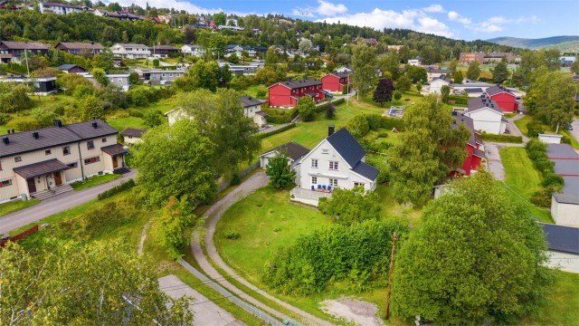 Eiendomsmegler Krogsveen v/ Elisabeth Hanssen ønsker velkommen til Kvernstuveien 13!