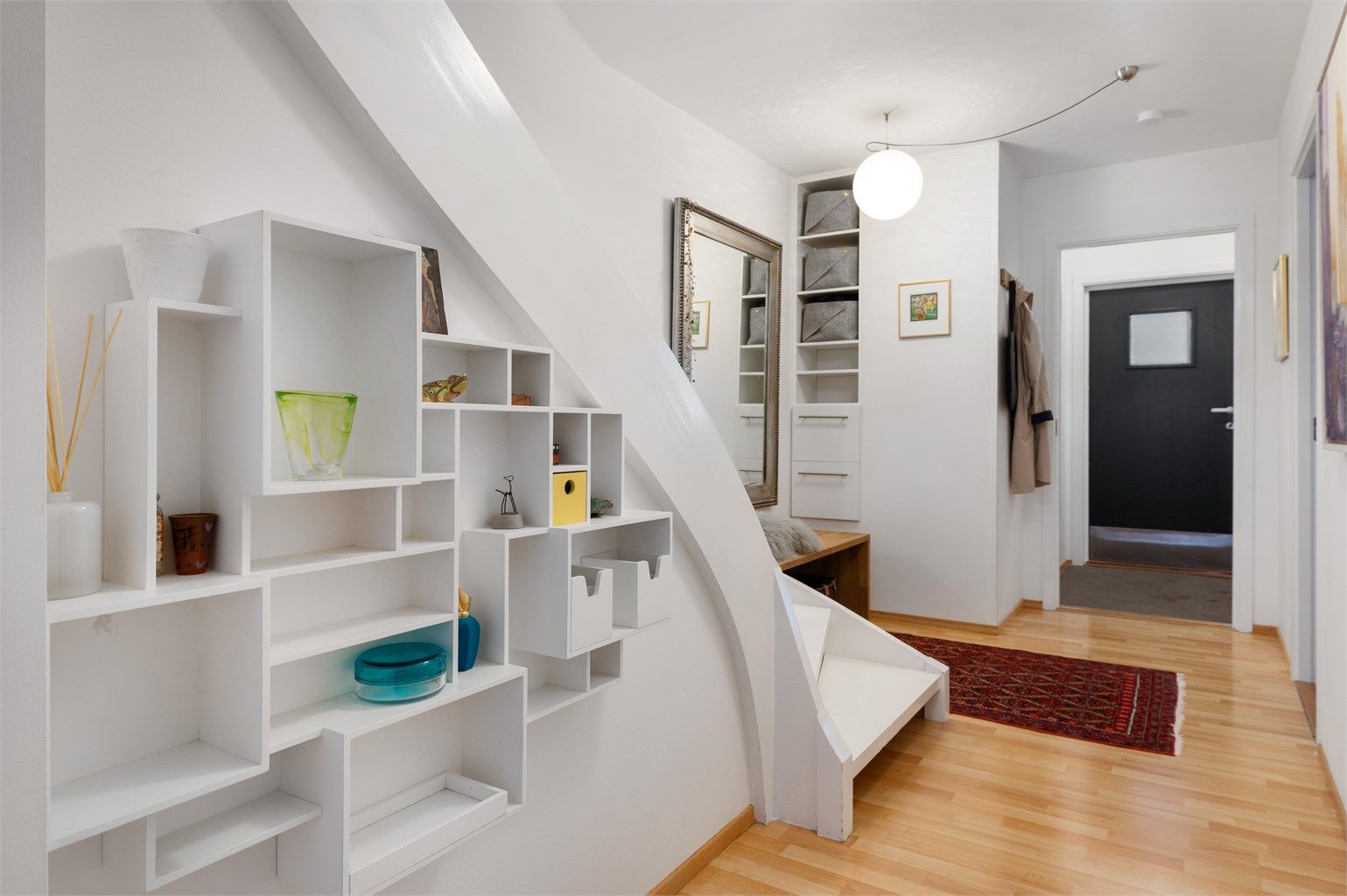 Gang i 1. etasje; 9 kvm. 