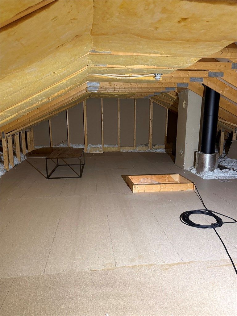 Leiligheten har et stort loft. Selgers privat bilde.