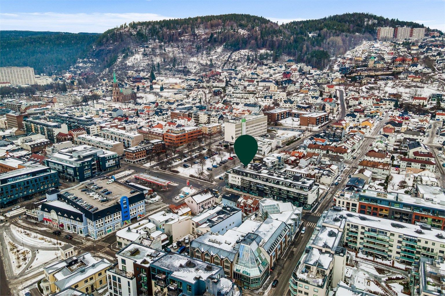 Her bor du sentralt på Bragernes med umiddelbar nærhet til alt Drammen sentrum har å by på.