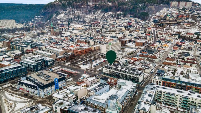 Her bor du sentralt på Bragernes med umiddelbar nærhet til alt Drammen sentrum har å by på.
