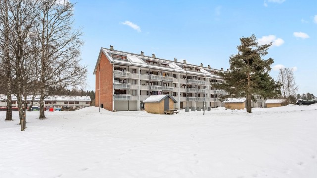 inngangsparti - to utvendige boder i blokkens inngangsparti