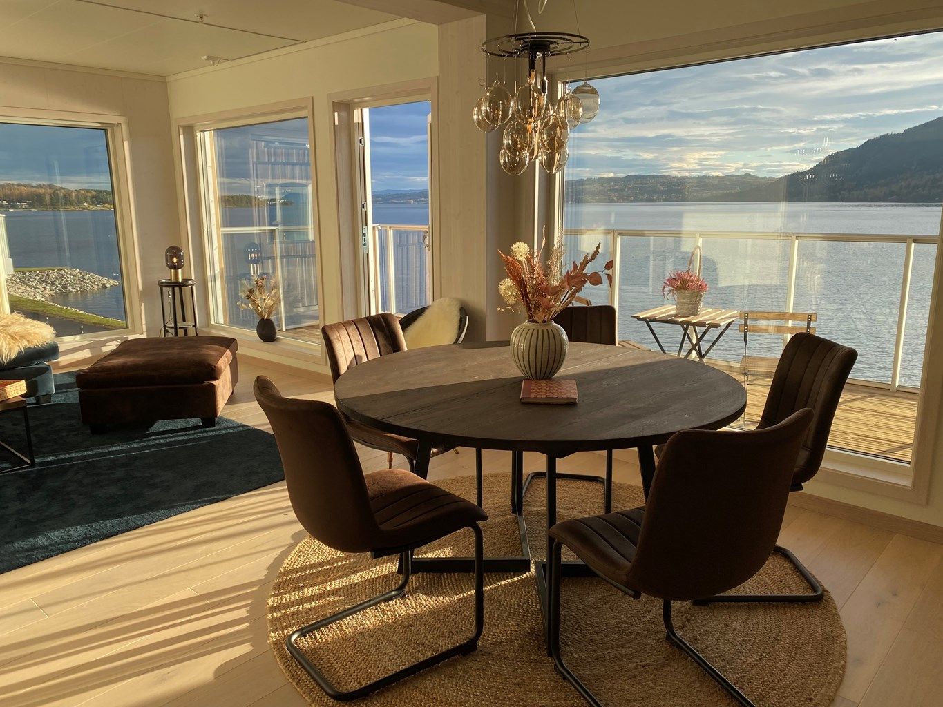 Stuen er perlen i denne boligen.