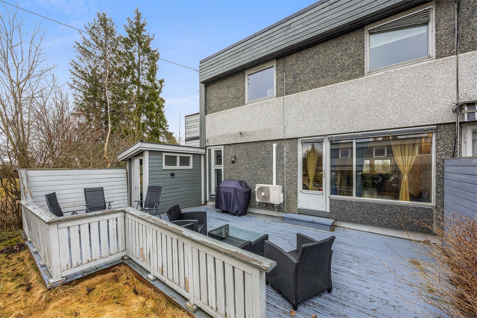 Uteområdet er skjermet og gir gode muligheter for uteliv.