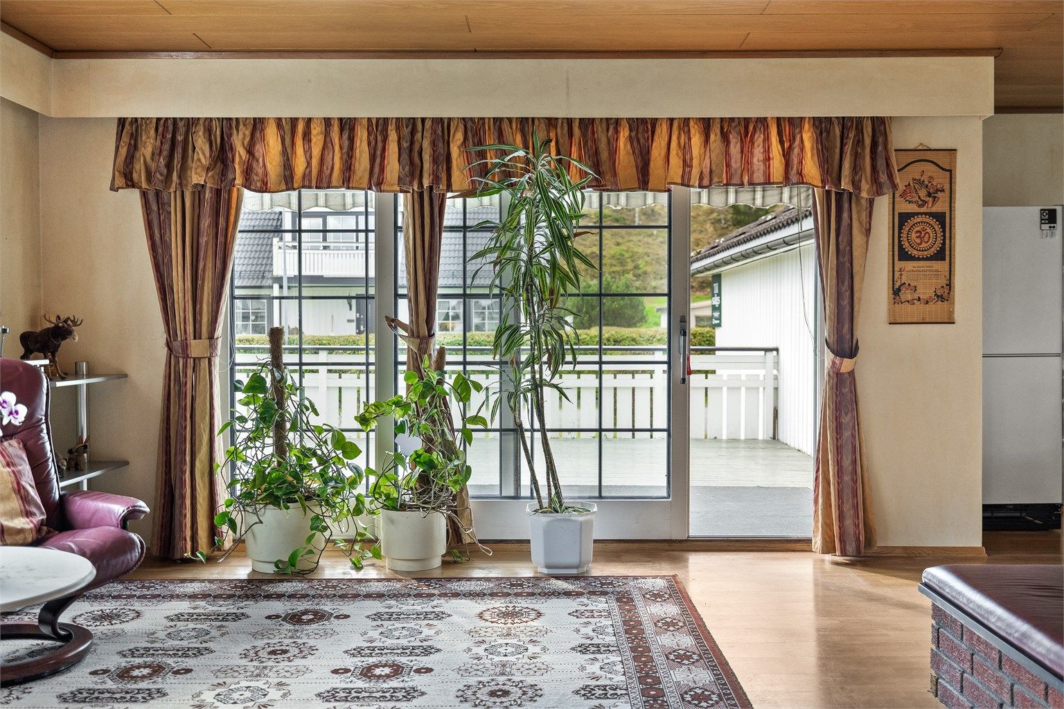 Fra stuen er det skyvedør ut til en romslig veranda på ca. 39kvm