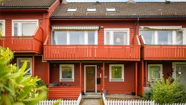 Mayar Nather/v. Krogsveen har gleden av å presentere Junos Vei 13.