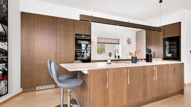 Kjøkkenøya fra Norema har en slitesterk Dekton-benkeplate og fungerer som en sosial sone.