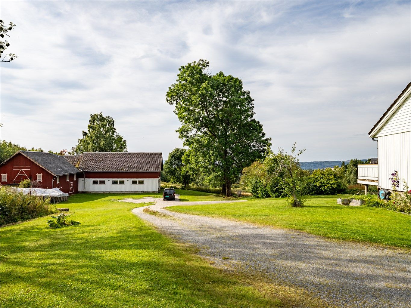 Låven har tidligere vært benyttet til bl.a. dyrehold. Alternativt kan bygningen gi spennende muligheter som hobbyverksted, hobbyrom, lagring eller andre bruksformål.