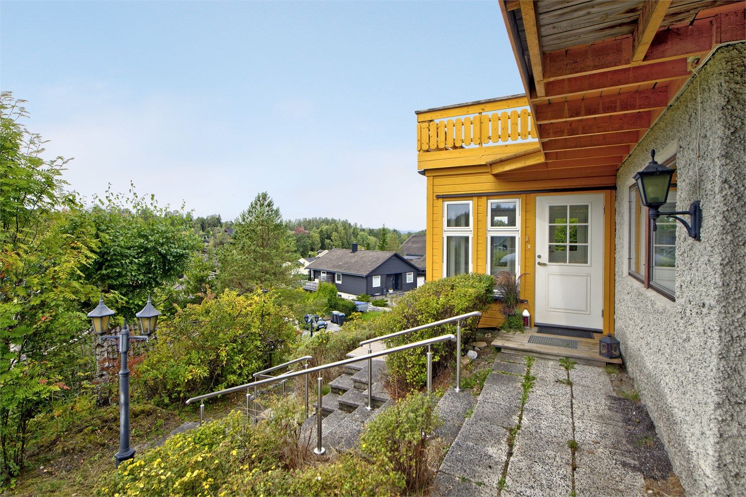 Inngangsparti - delvis overbygget