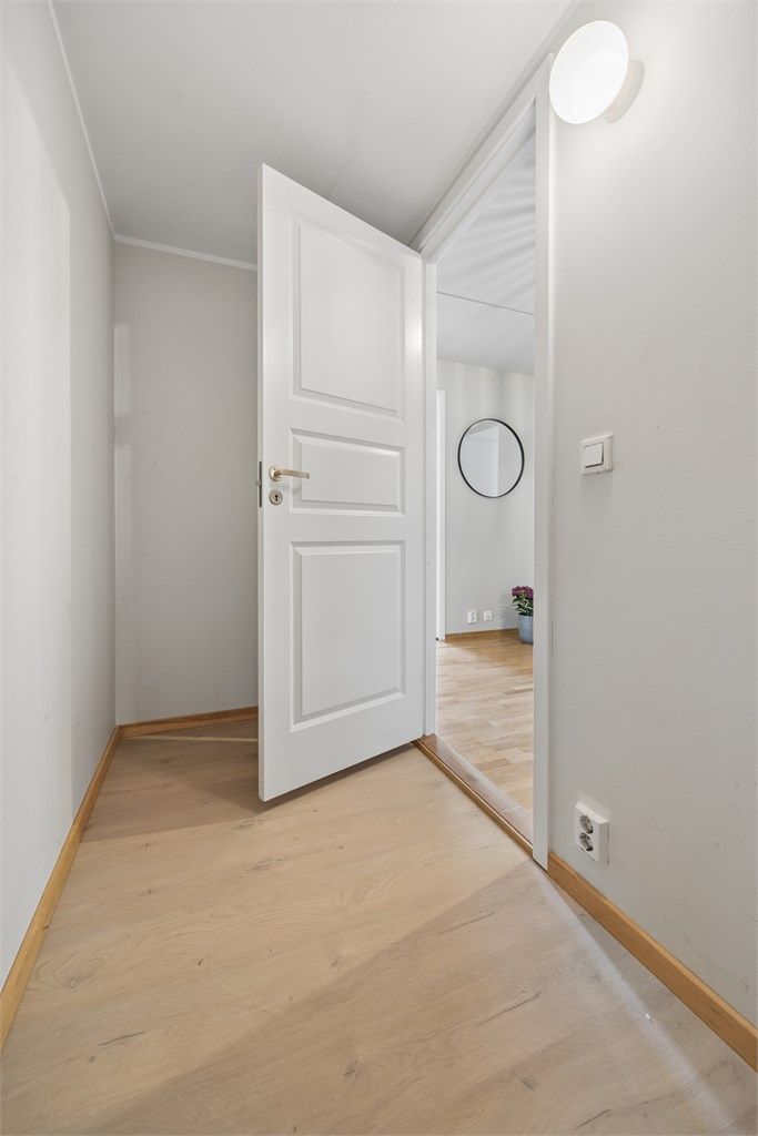 Leiligheten har en praktisk innvendig bod for ekstra lagringsplass.