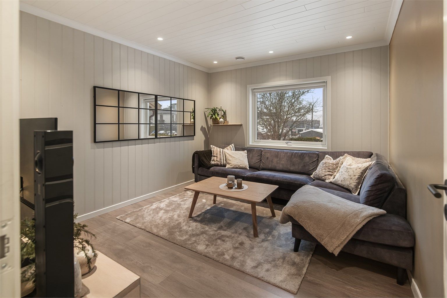 I 1. etasje er det også innredet en egen TV-stue, ypperlig for barna eller som et ekstra soverom.