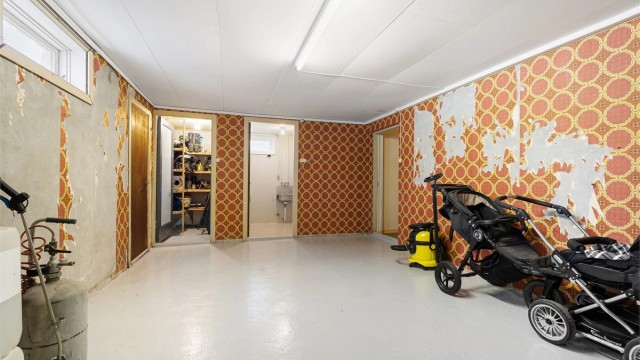 Godt med boder i kjeller, til lagring av alt du måtte trenge