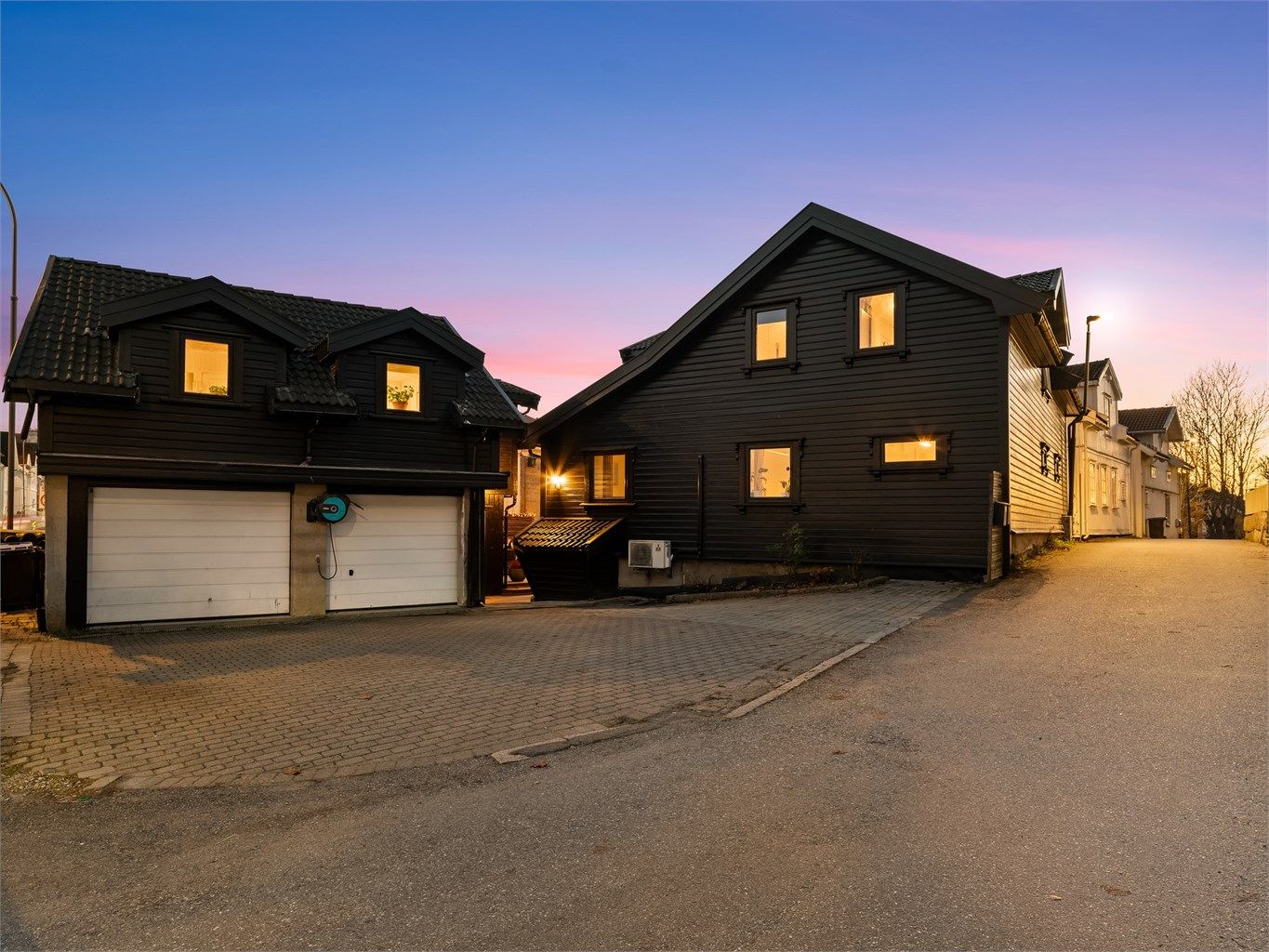 Østre Frydenbergvei 25 presenteres av Kenneth Graarud Olsen i Krogsveen. Fotograf; Kristoffer Kristiansen.