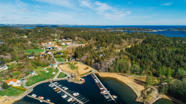 Brevikstrand båthavn