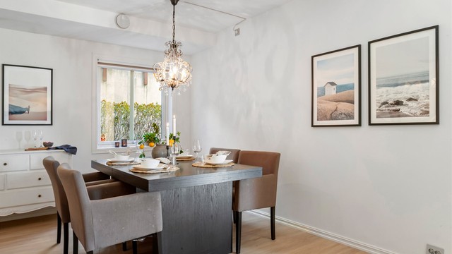Den åpne sonen gir fleksibilitet til å dekke langbord ved større anledninger.