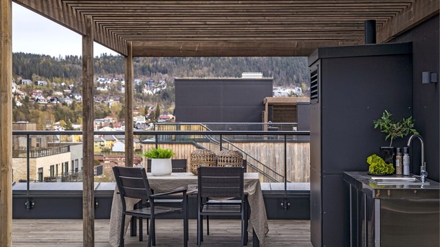 Velkommen til Frysjaveien 38D - Unik og lekker toppleilighet med flotte uteplasser, 2 soverom & 2 bad med nærhet til "alt"! Foto: Hanne Bruland/Fotohanne