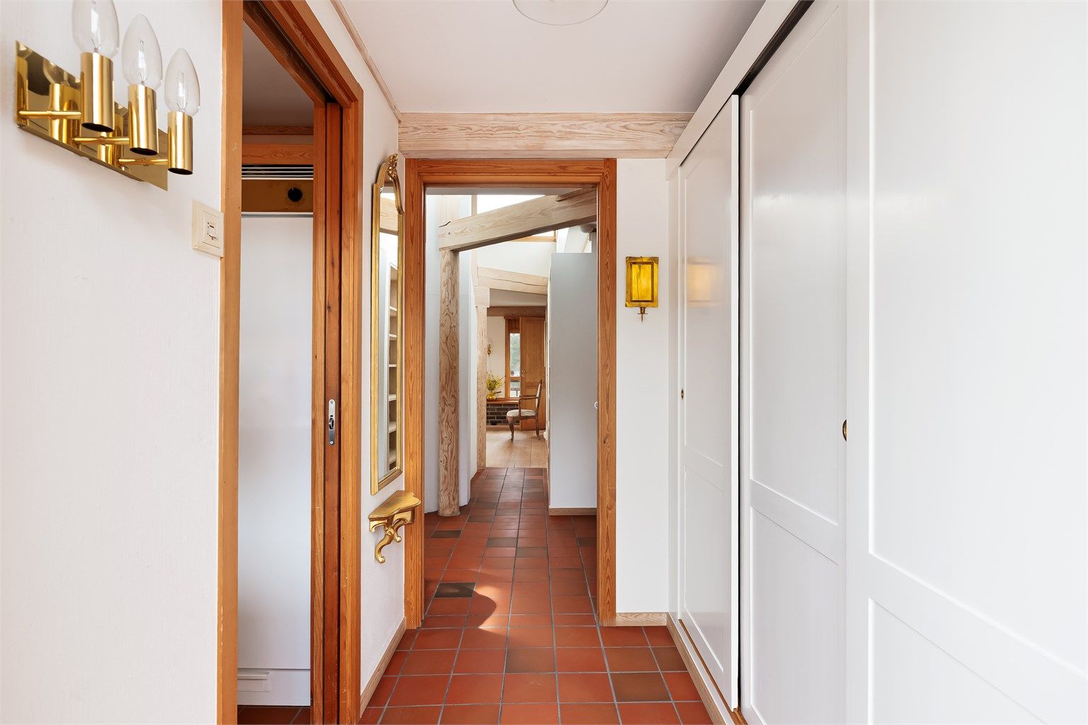 Entré i 1.etg (hovedinngang).