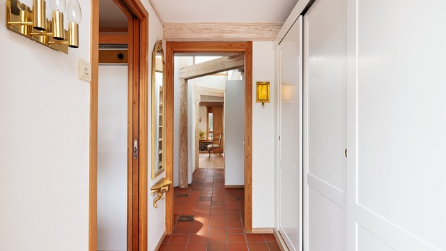 Entré i 1.etg (hovedinngang).