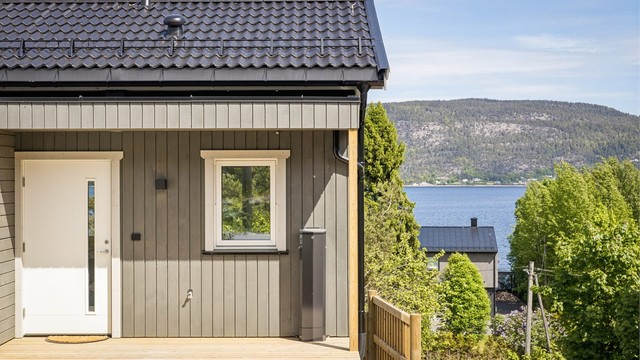 Hyggelig platting i tilknytning til inngangspartiet.