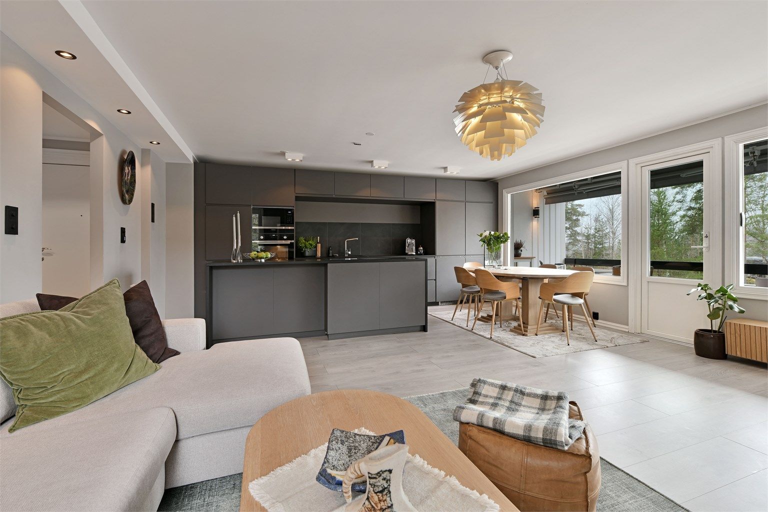 Sebastian Håbesland v/Krogsveen presenterer Plogsvingen 5A - lekker 4-roms selveier i høy 1.etasje