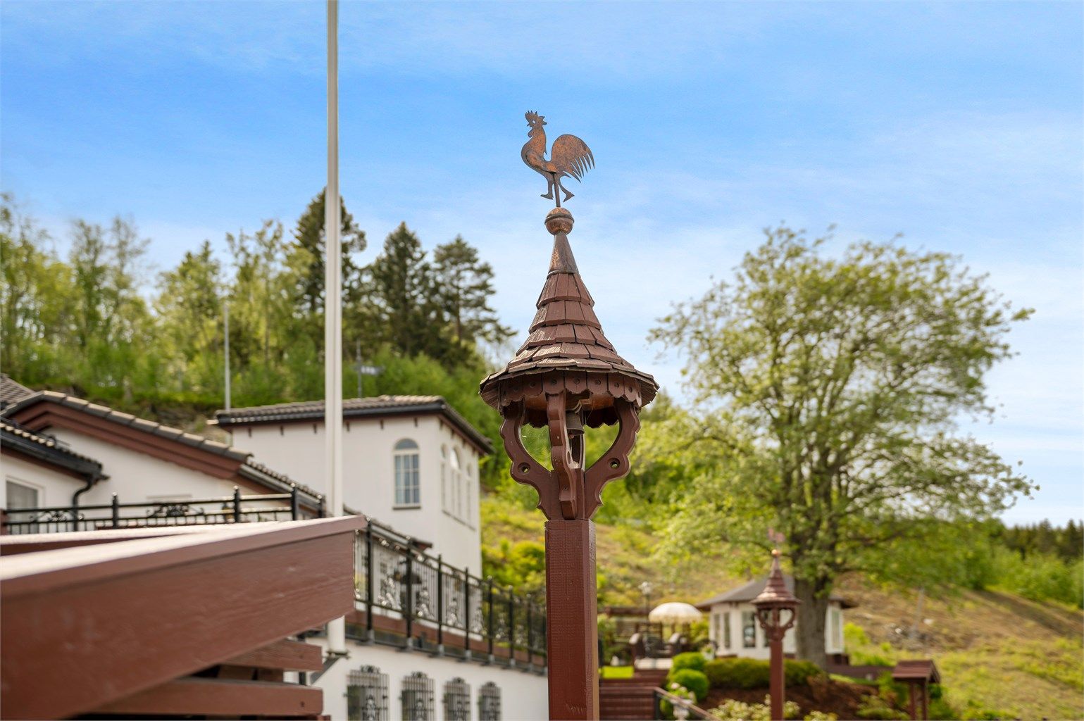 Huset er en bolig i særklasse, med unike, kvalitetsrike detaljer. 