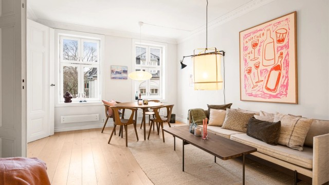 Tom Martinsen v/Krogsveen har gleden av å presentere en klassisk og sjarmerende 2-roms toppleilighet med balkong.