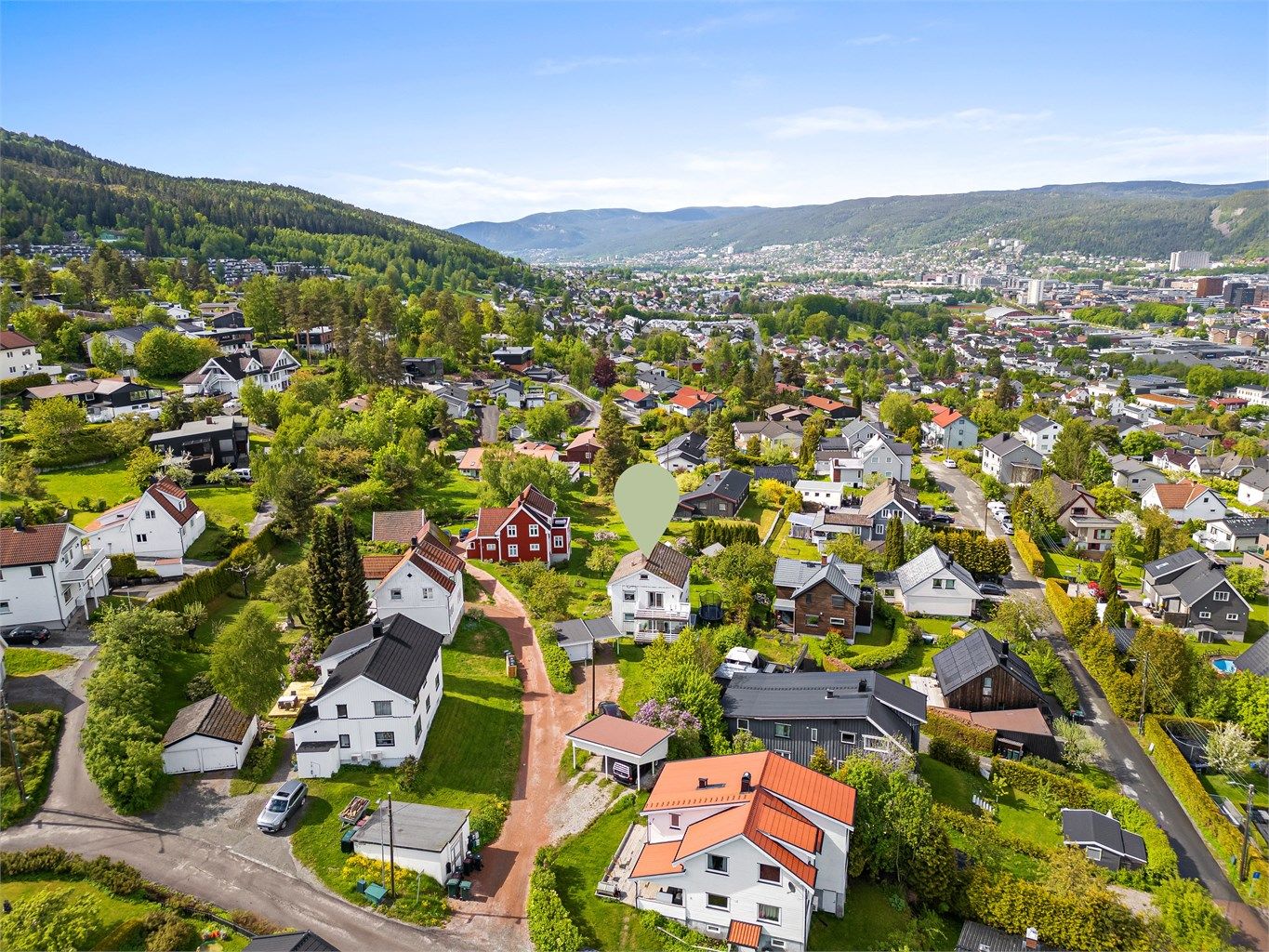 Nærhet til marka med flotte tur- og rekreasjonsmuligheter, sommer som vinter. 