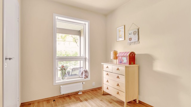 Rommet er selvsagt fleksibelt i bruk og passer fint som både barnerom, gjesterom eller et romslig kontor.