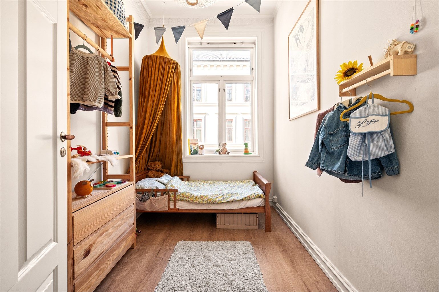 Det tredje soverommet egner seg godt som barnerom, gjesterom eller kontor.