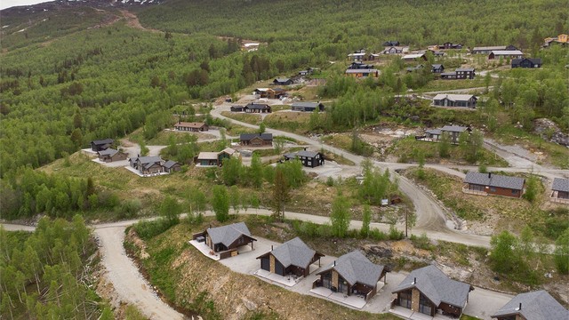 Hyttefeltet ligger i et snøsikkert område med preparerte skiløyper like i nærheten.