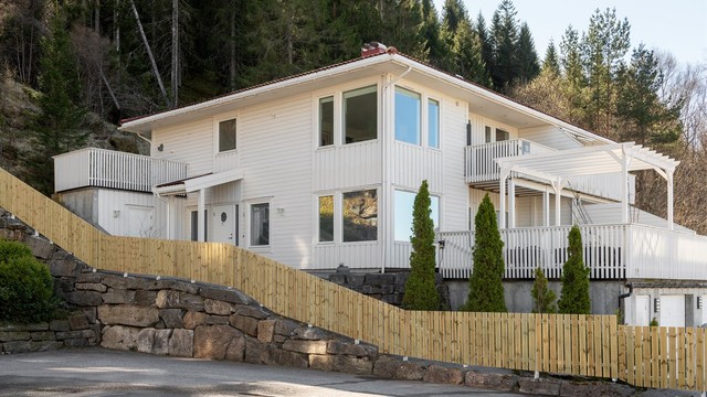 Bilde av eiendommen og fasade