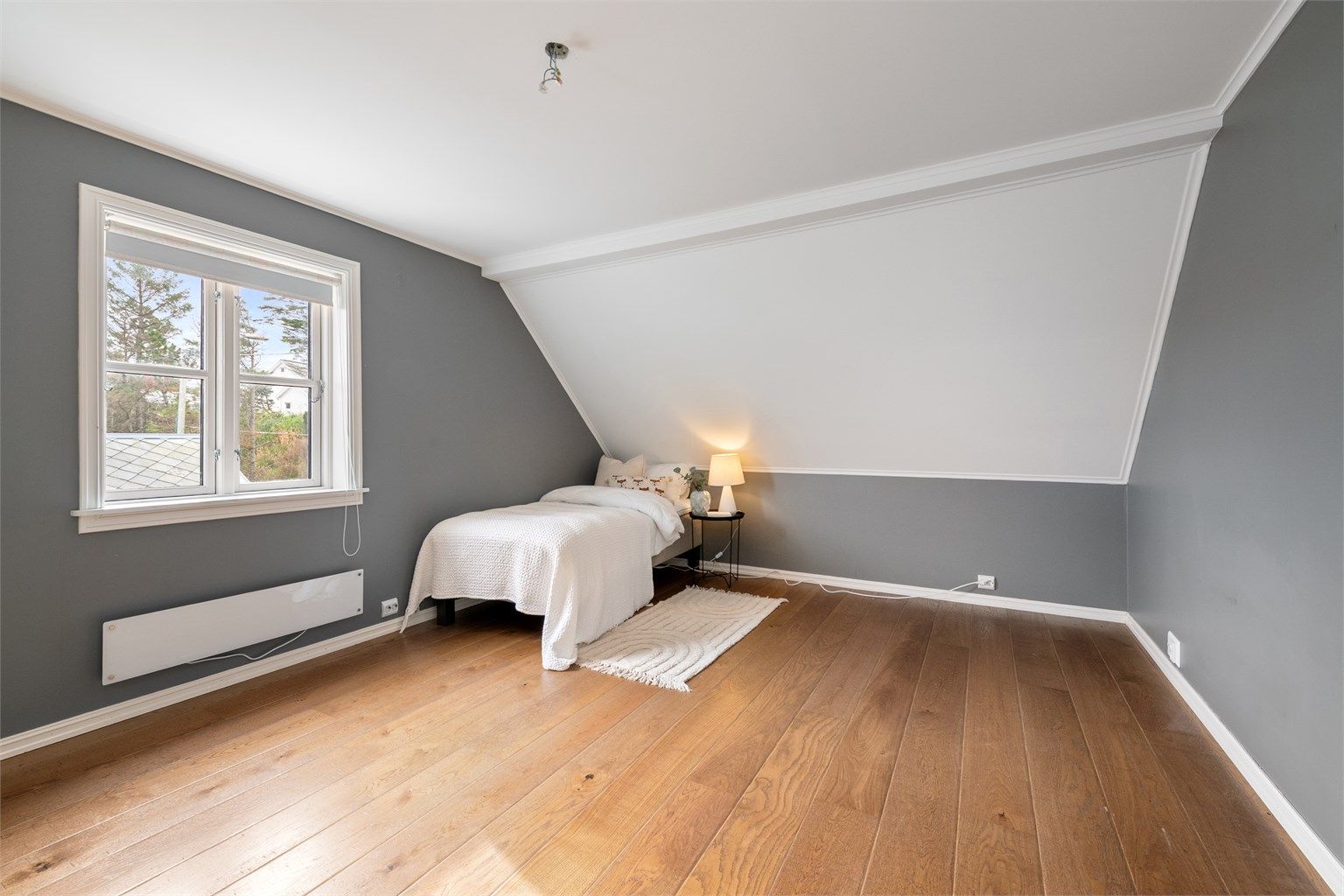 Soverom nr. 2 med speil skyvedørsgarderobe