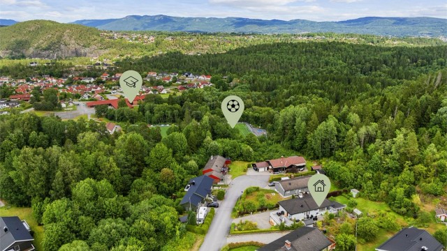 Det er gangavstand til skole, barnehage og idrettsanlegg