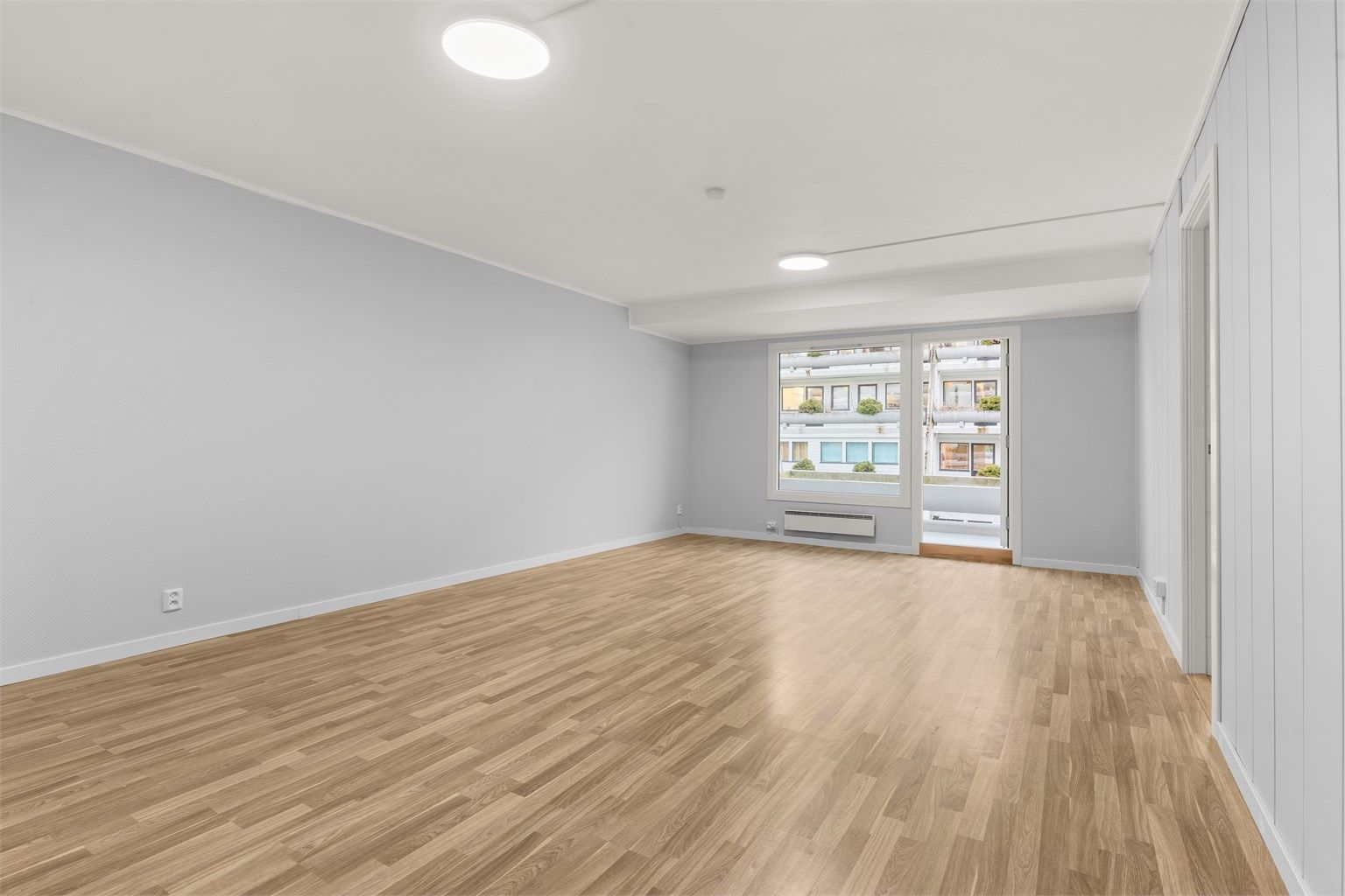 Herfra er det utgang til boligens balkong.