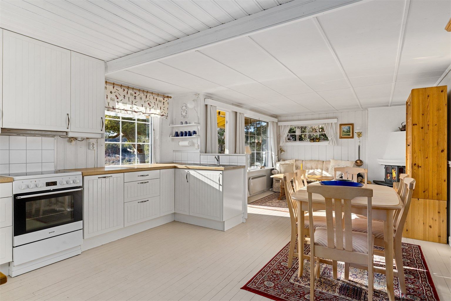 Stilen i hytta er tradisjonell. Plassen er utnyttet for at den skal bli så funksjonell som mulig og gi plass også til gjester.