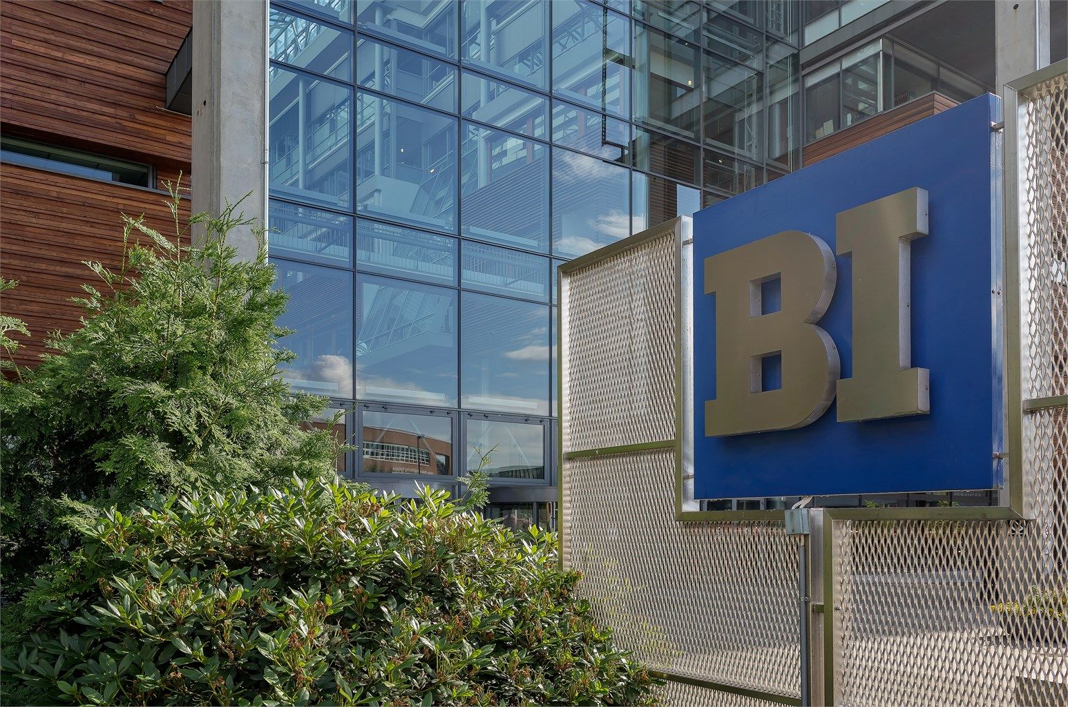 Sentral beliggenhet i Nydalen med nærhet til blant annet Handelshøyskolen BI.