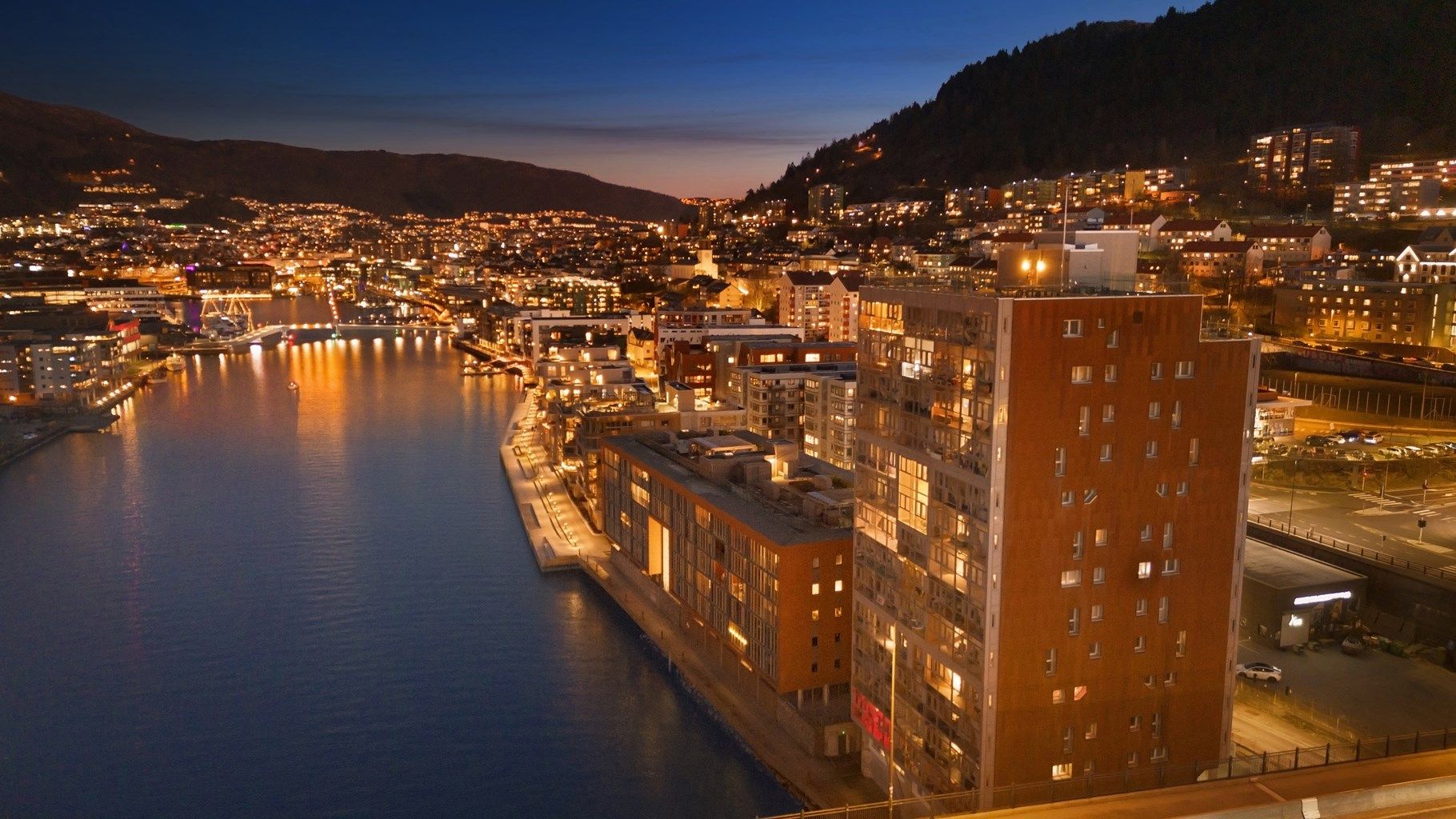 Velkommen til Treet sameie. Et av verdens høyeste trehus! 