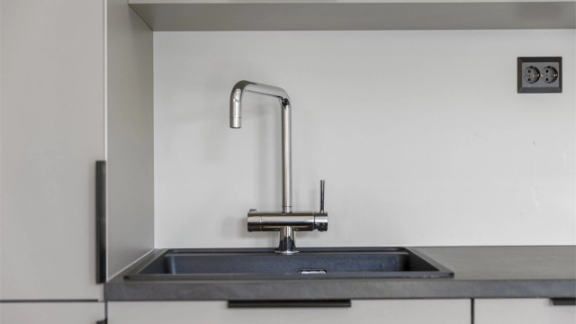 For ekstra trygghet er det installert vannstoppsystem på kjøkkenet.