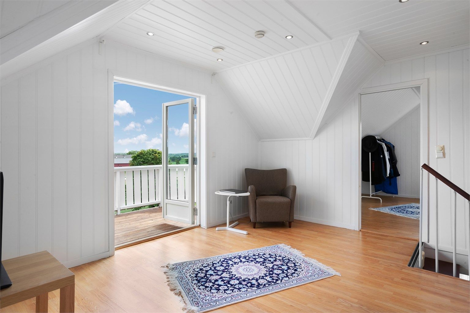 Loftstuen gir barna/ungdommen et eget oppholdsrom. 