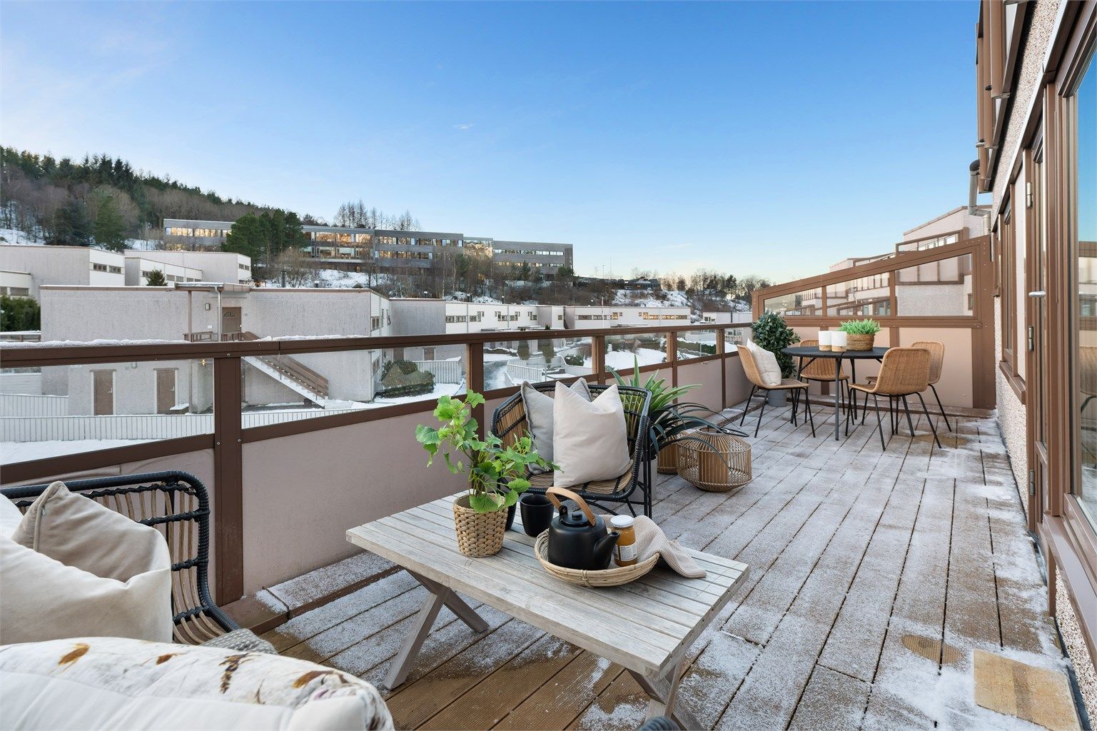 Krogsveen V/Thomas Hauge presenterer Skjenlien 47. Stor vestvendt balkong på 17 kvm med mye sol. 