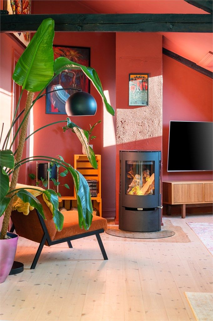 Boligen disponerer også 3 boder - en i trappegang, en i loftsetasjen og en i kjelleretasjen.