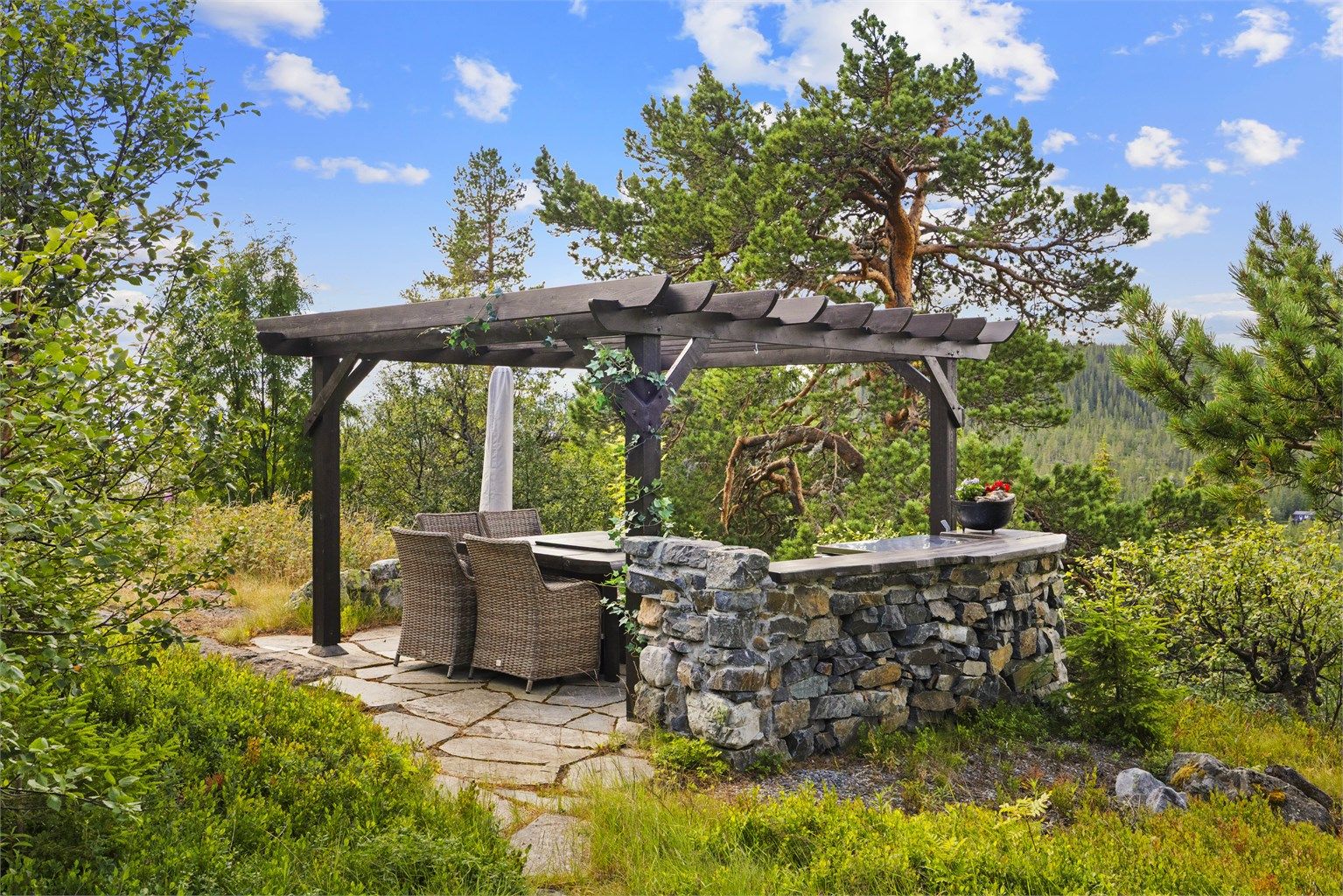 Flott opparbeidet pergola