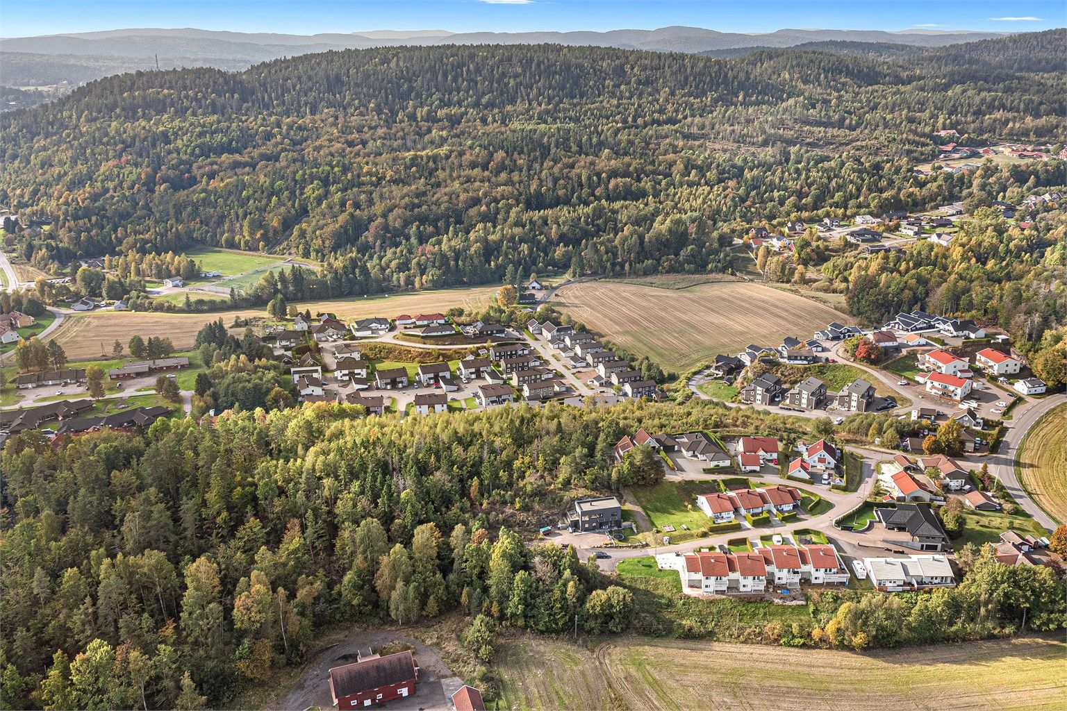 Kort vei til både barnehager, Andebu skole og idrettsanlegget på Møyland.