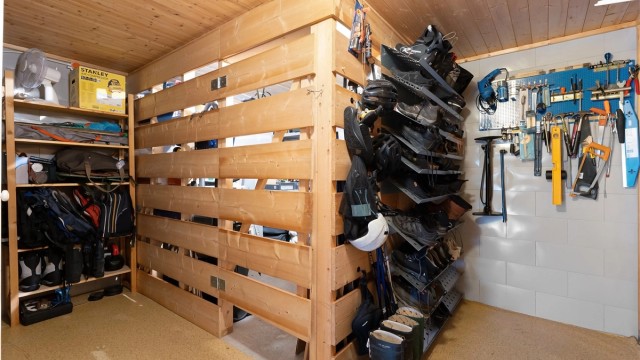 Bodene gir utmerkede muligheter for organisering av sportsutstyr og verktøy.