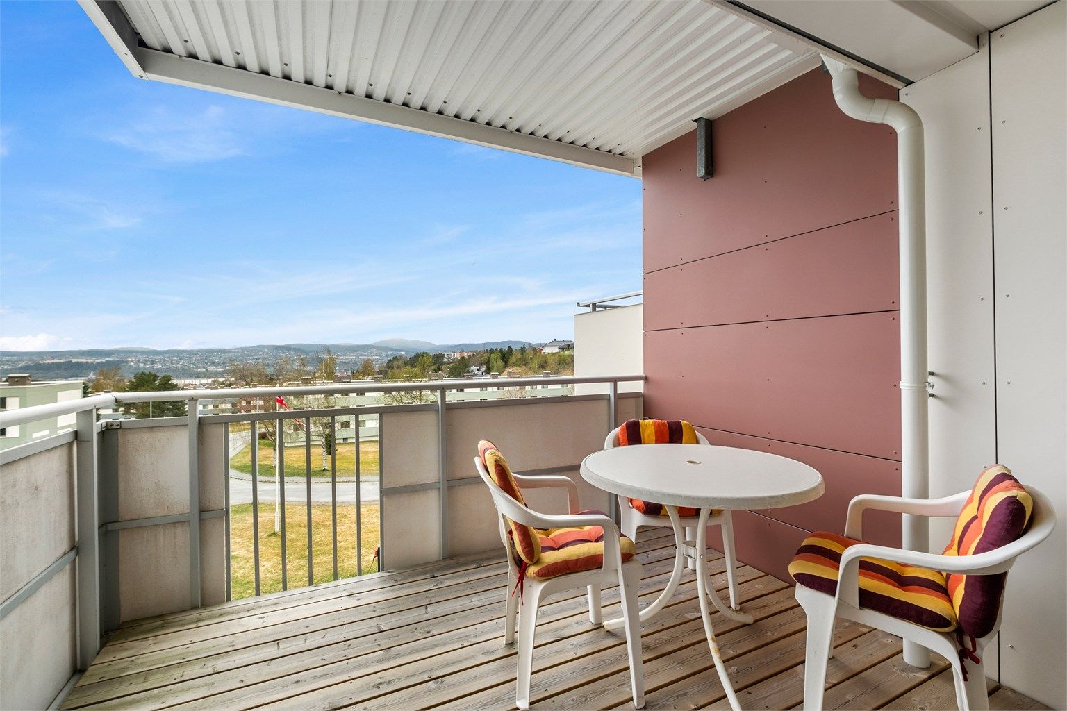 Velkommen til Othilienborgvegen 53C – en romslig og innholdsrik 4-roms leilighet med attraktiv beliggenhet og flott utsikt på Othilienborg.